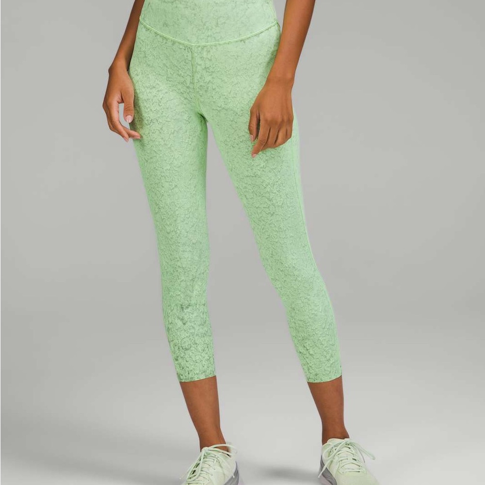 NWT!! Lululemon Athletica Base Pace HR Leggings - Picture 2 of 6